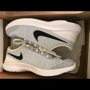 BRAND NEW Nike Flex Experience RN 7 4E Running